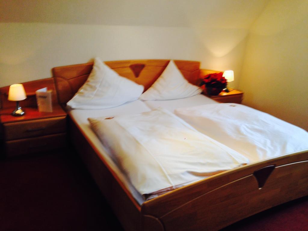 Hotel Eisenkrug Dinkelsbuhl Ruang foto