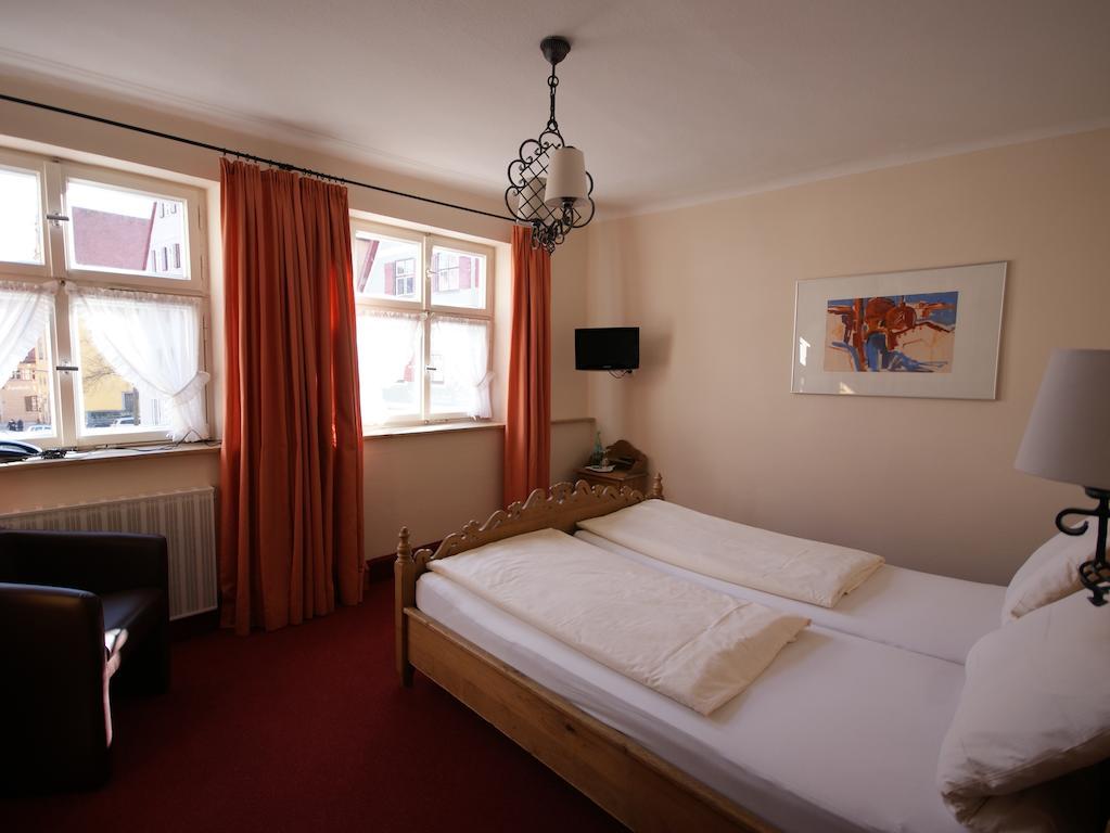 Hotel Eisenkrug Dinkelsbuhl Ruang foto