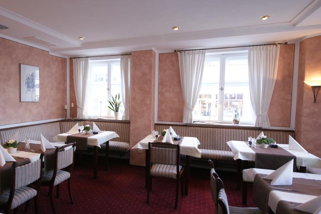 Hotel Eisenkrug Dinkelsbuhl Bagian luar foto