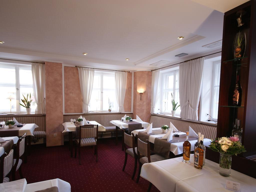 Hotel Eisenkrug Dinkelsbuhl Bagian luar foto